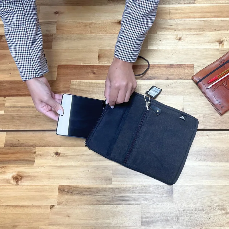 Stonewash Tablet Pouch Charcoal 21x29cm — foto 4
