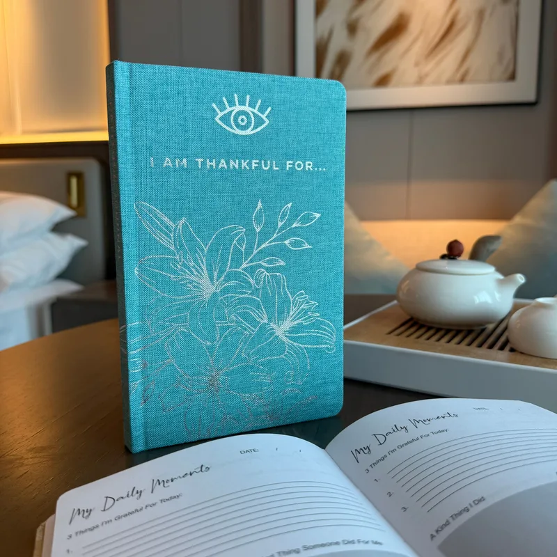 Diario Blu Gratitudine con Rivestimento Argentato – 120 pagine – Sono Grato per Ciò — foto 4
