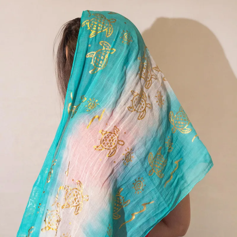 Nomad Sari Summer Scarf – Turtle Print – Turquoise (180 × 50 cm) — foto 1