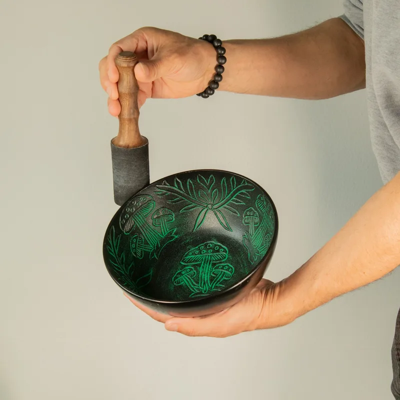 Aluminum Singing Bowl Magic Mushroom Verde — foto 4