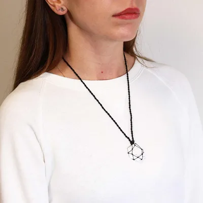 Laced Gemstone Hexagon Pendant - Bianco Howlite — foto 2