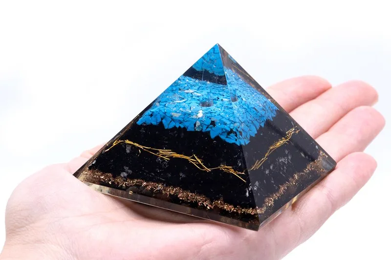 Orgonite Pyramid Turqoise and Nero Tourmaline 70 mm — foto 1