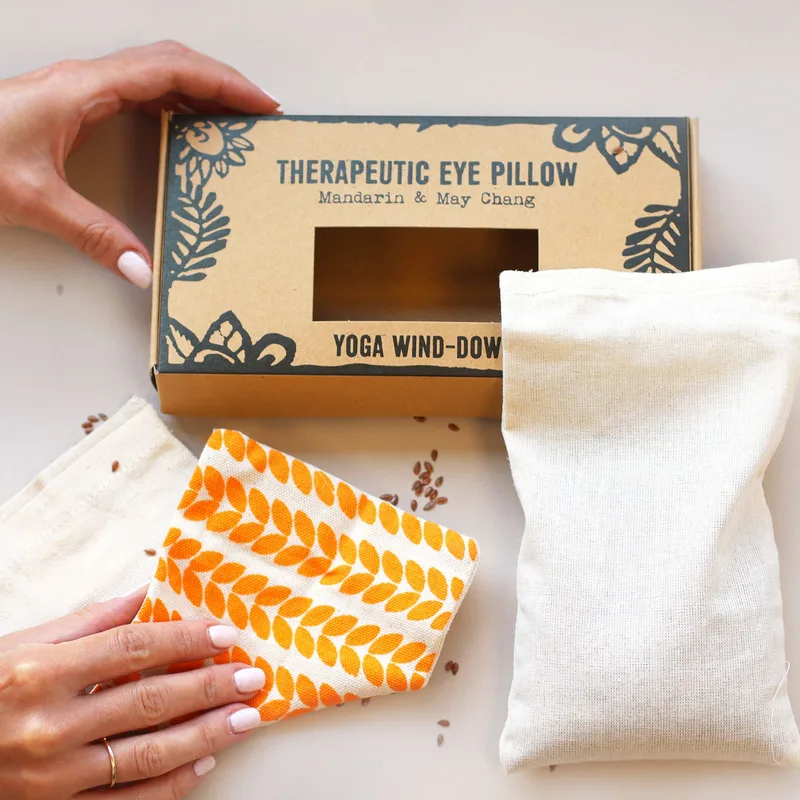 Agnes & Cat Eye Pillow - Yoga wind-down