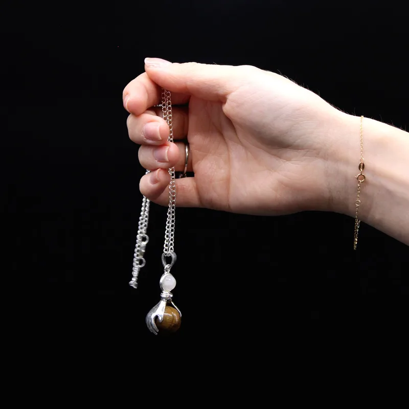 Gemstone Healing Hands Pendant Tiger Eye — foto 2