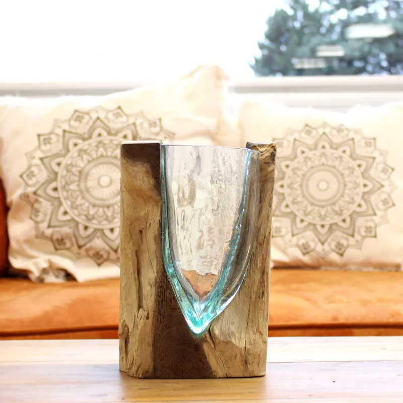 Molton Glass V-shaped Art Vase on Legno — foto 1