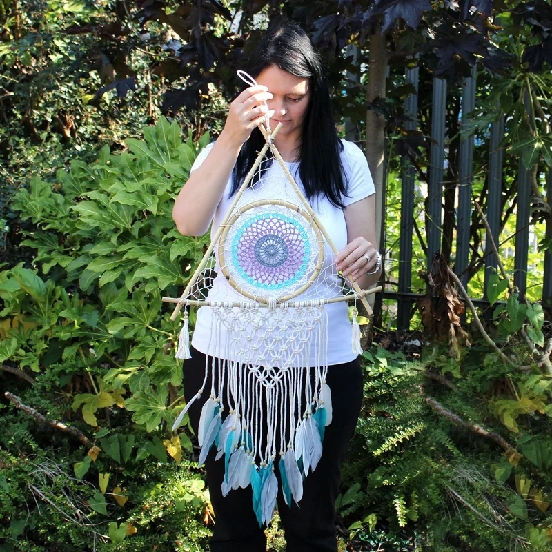 Protection Dream Cather Lrg Macrame Pyramid White/Turquoise — foto 2