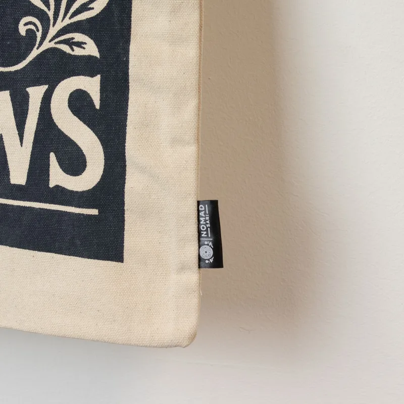 Nomad Sari Iconic Toni Tote Bag - Nobody Knows 67 - Naturale 10oz — foto 4