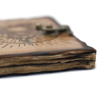 Leather Pentagon & Skull with Burns Detail Notebook — foto 5