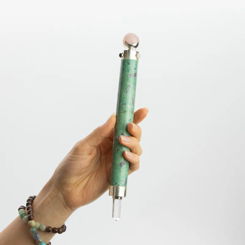Verdant Heart Wand Ruby Fuchsite Rosa Quartz Crystal Ball top 23cm — foto 6