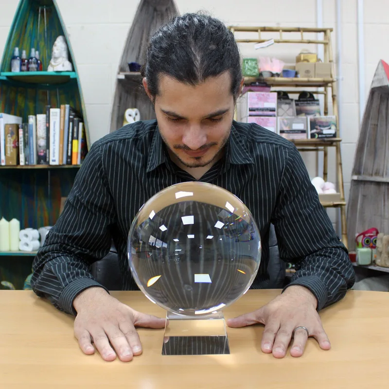Sfera di cristallo su supporto — per dare eleganza al tuo spazio — foto 1
