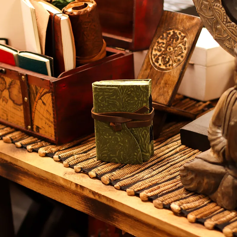 Fat Deckled Leather Notebook – Verde Maze Pattern – 12.7×8.9 cm