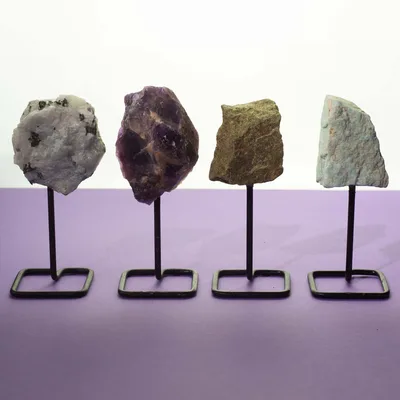 Mineral Specimen on Metal Stand - Rainbow Moonstone — foto 5