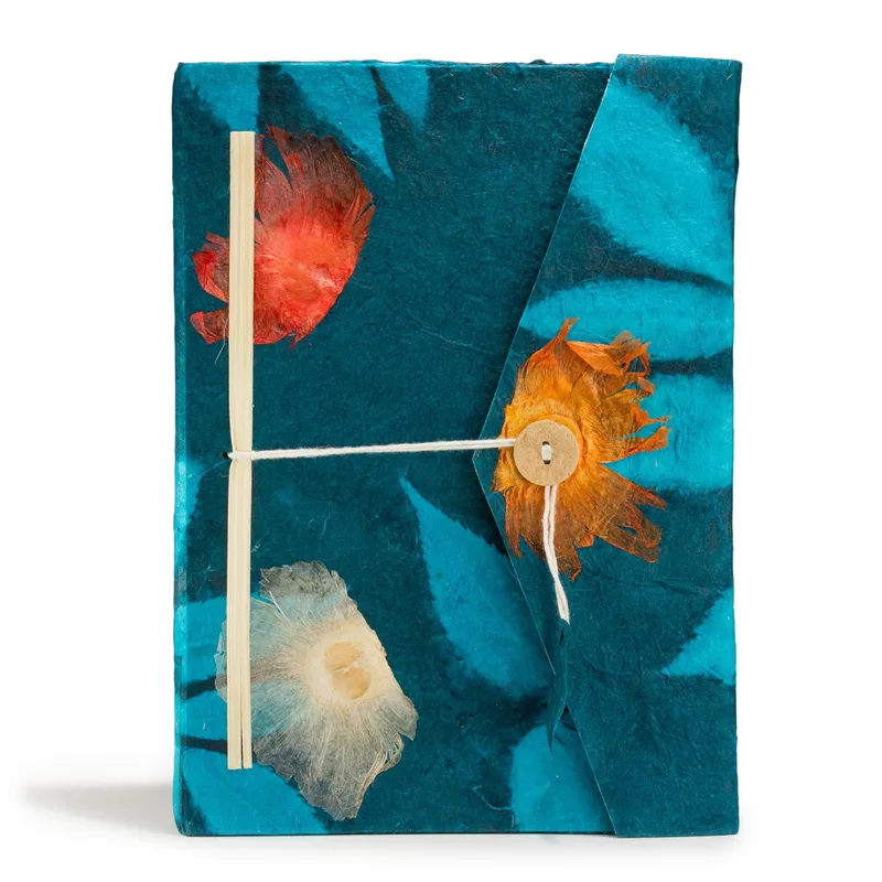 Lokta Bold Floral Notebook – Large – 45 Leaves – Includes Bookmark – Midnight Blu — foto 1