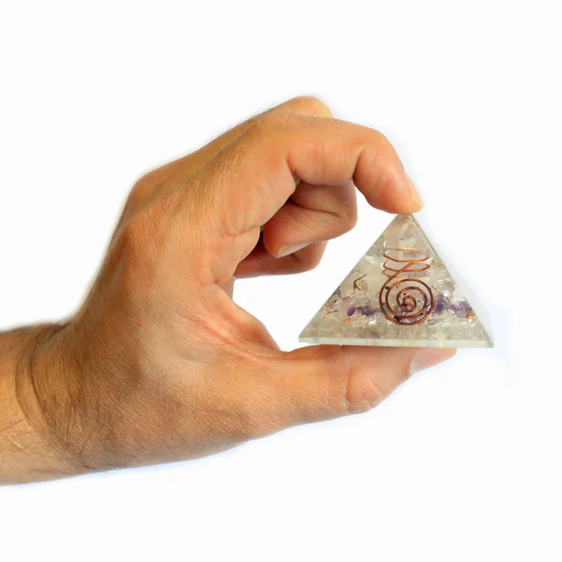 Med Orgonite Pyramid 55mm Gemchips and Copper — foto 1