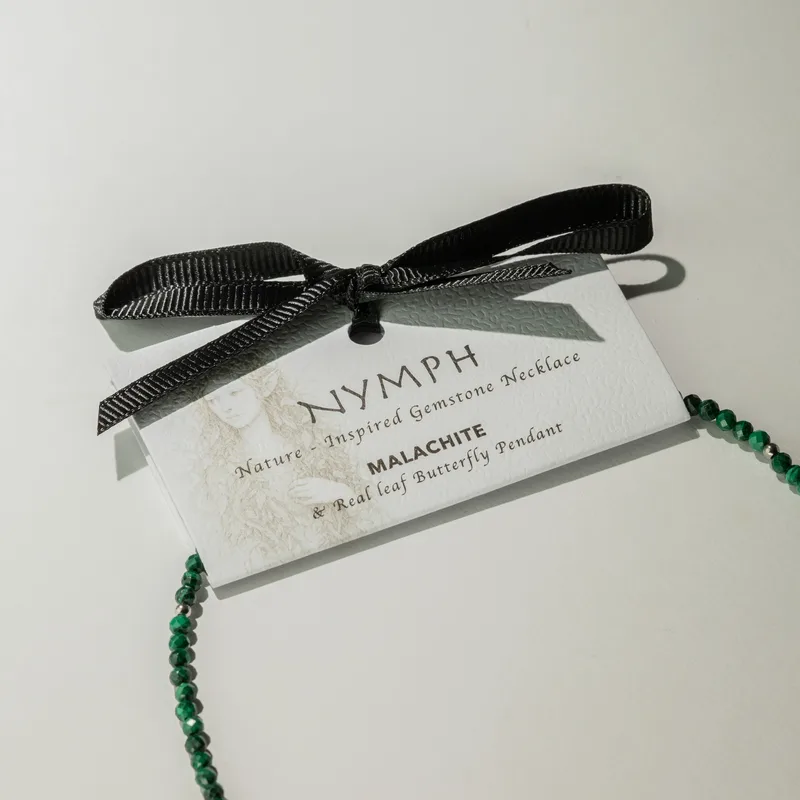 Collana con Pietra di Malachita "Nymphe" e Ciondolo Farfalla Reale a Foglia — foto 3