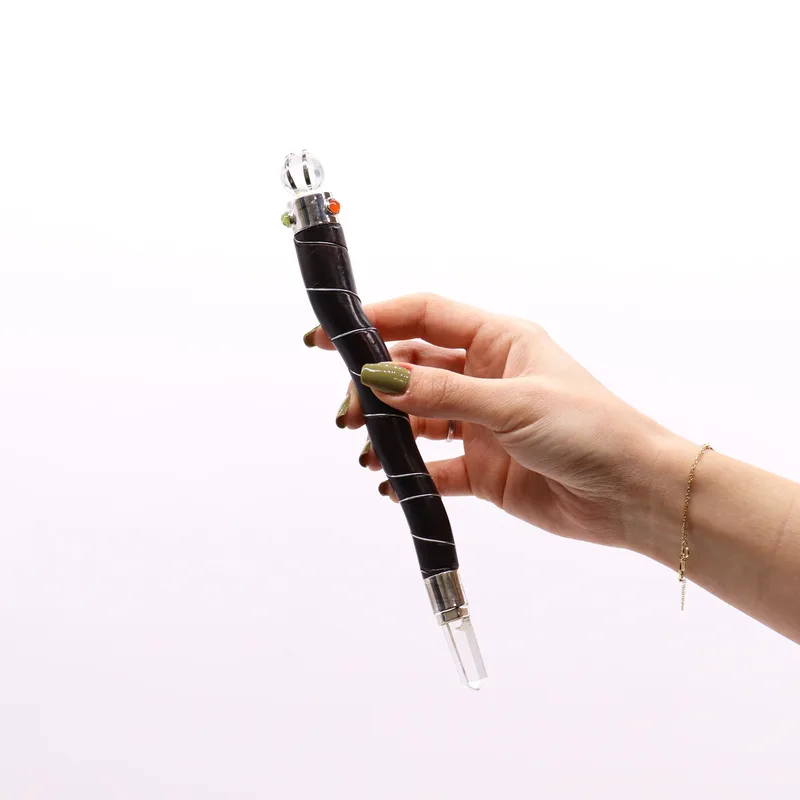 Naturale Curved Legno and Rock Quartz Wand — foto 1
