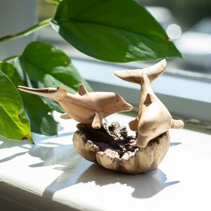 Fatto a mano Parasite Legno Art Carving Dolphins in Play — foto 1