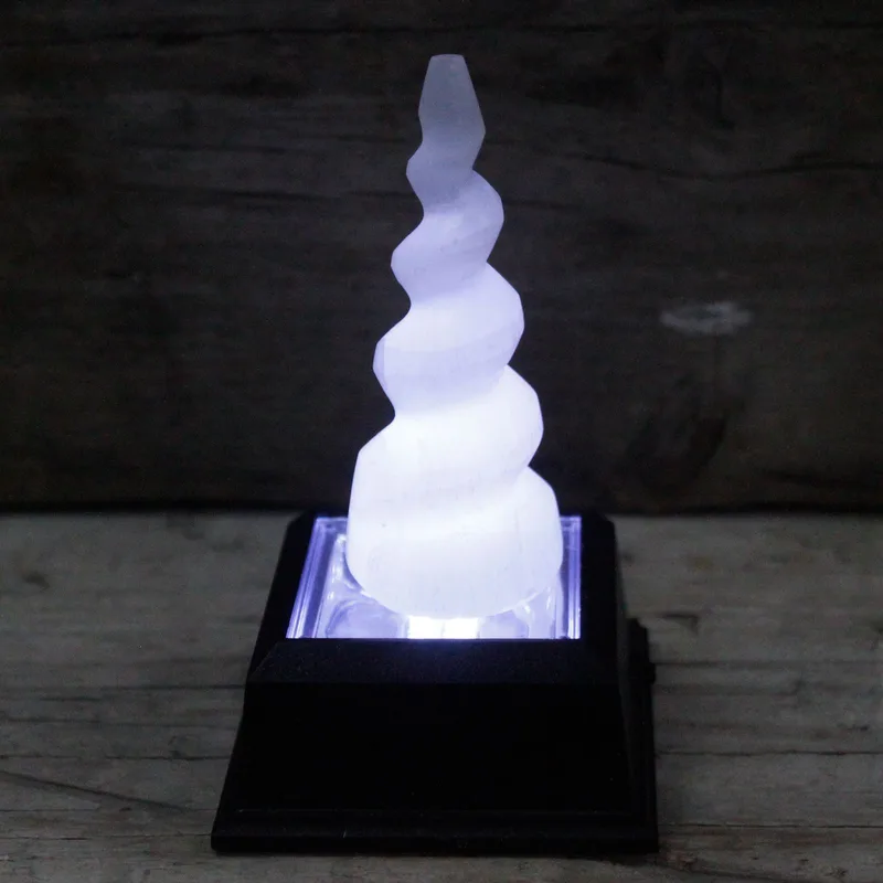 Selenite Spiral Unicorn Horn Tower 10 cm — foto 2