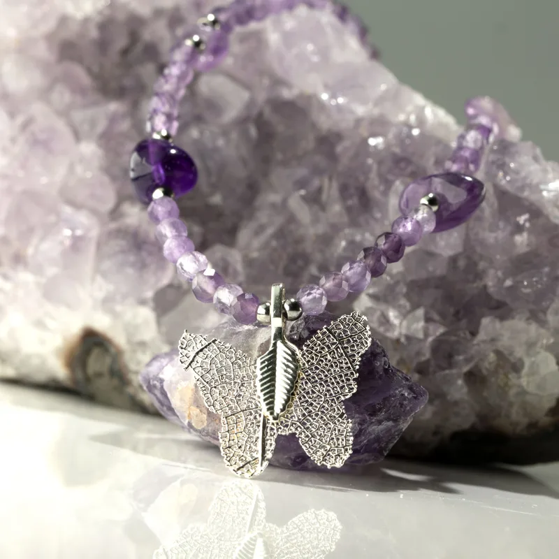 Collana di Ambra Nymfa con Ciondolo Farfalla Reale e Foglia Vera — foto 2