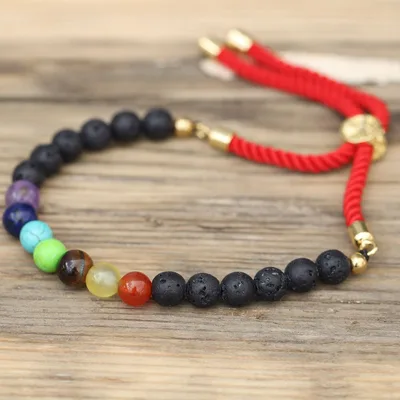 Bracciale in oro placcato pietra lavica chakra — per l'equilibrio interiore e la trasformazione — foto 1