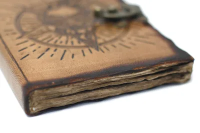 Leather Pentagon & Skull with Burns Detail Notebook — foto 2