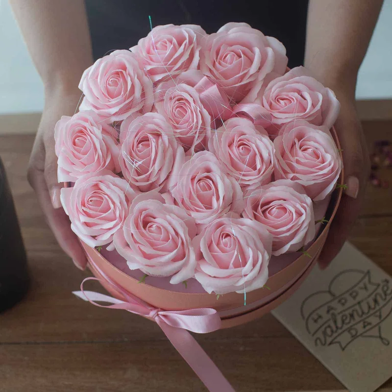 Sapone Fiore Gift Bouquet 13 Pink Roses Heart — foto 2