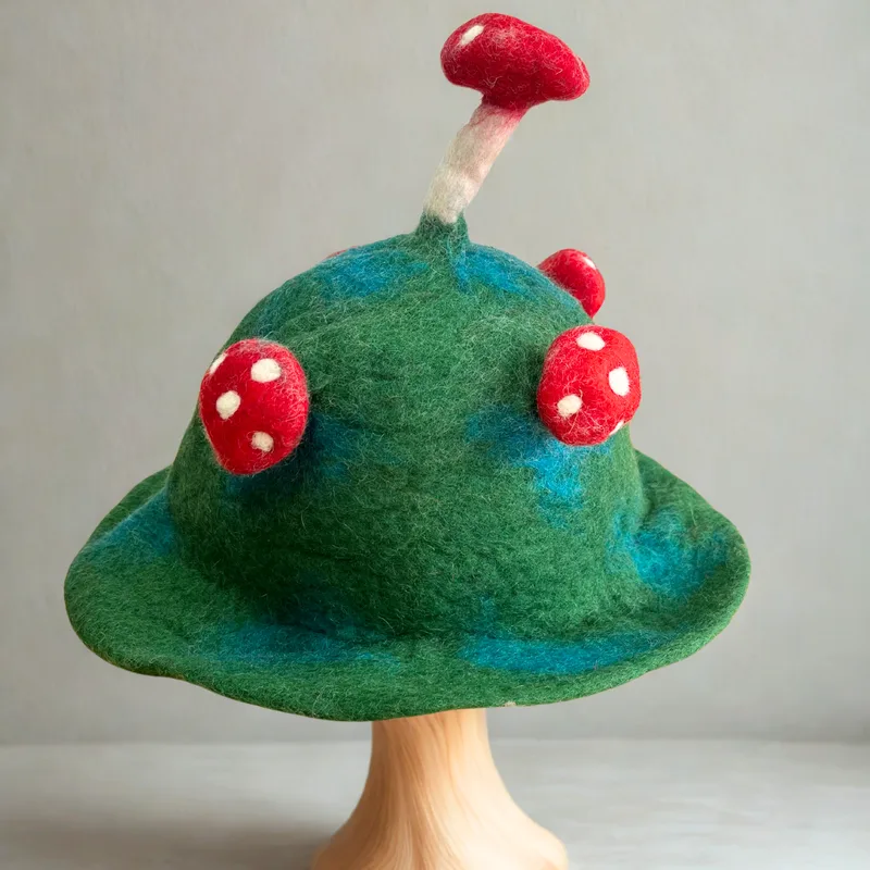 Felted Mushroom Hat Moss Mountain Verde — foto 1