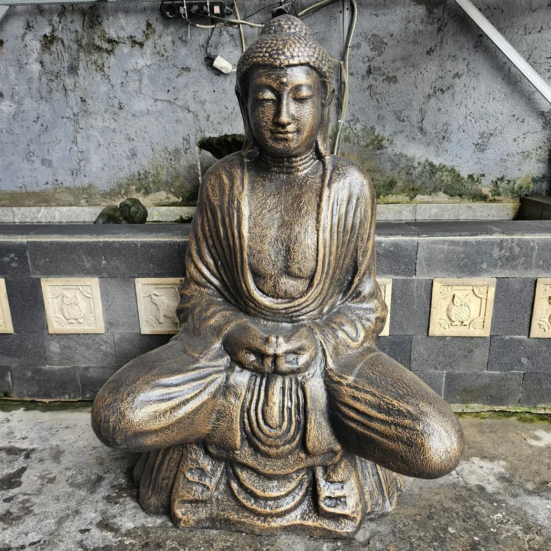 Un tocco di antico splendore: Buddha in oro per la tua casa