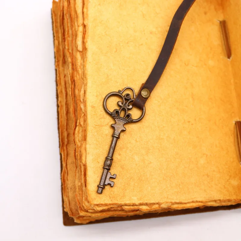 Oiled Leather & Key - 200 pages decle-edged - 13x18cm — foto 1