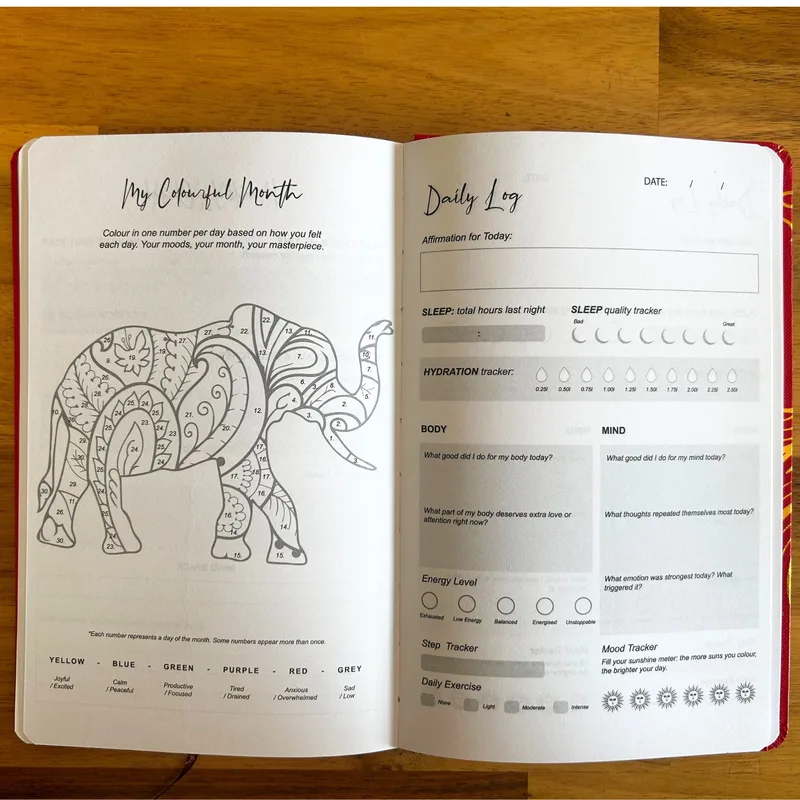 Red Wellness Journal - 120 pages - Golden Mandala and Lotus — foto 2