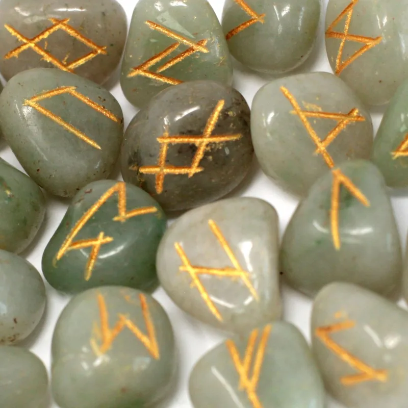 Runes Stone Set in Pouch Verde Aventurine