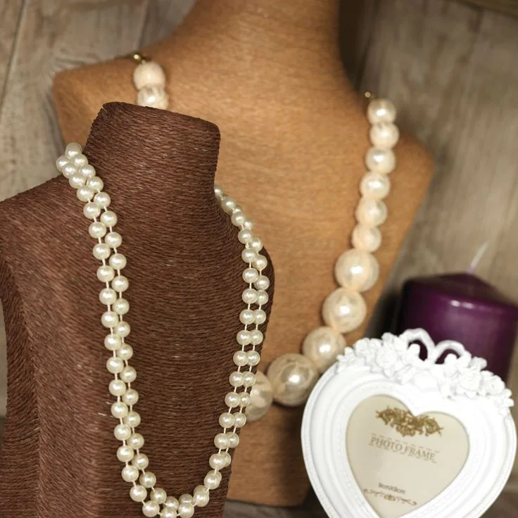 Med Necklace Display Coffee