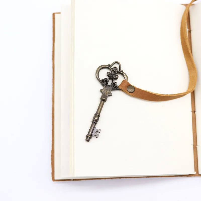 Oiled Tan Leather & Key 200 pages 13x18cm — foto 2