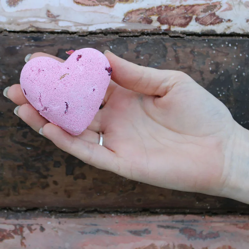 Love Heart Bagno Bomba 70g - Ylang & Rosa