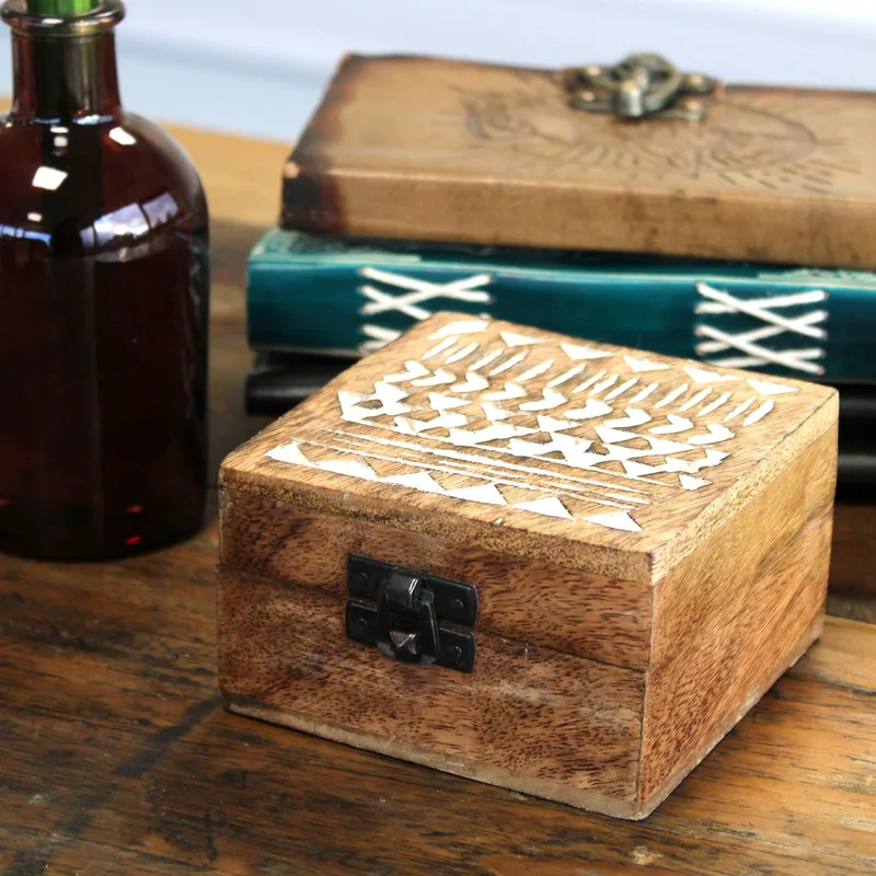Bianco Washed Wooden Scatola 4x4 Aztec Design — foto 1