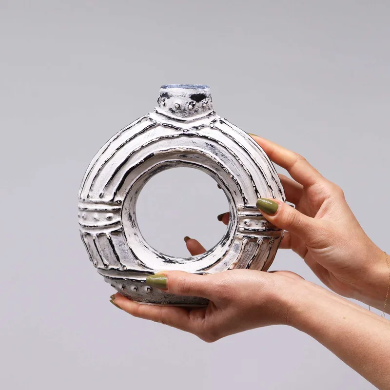 Round Donut Shaped Vase Crema 18cm — foto 2