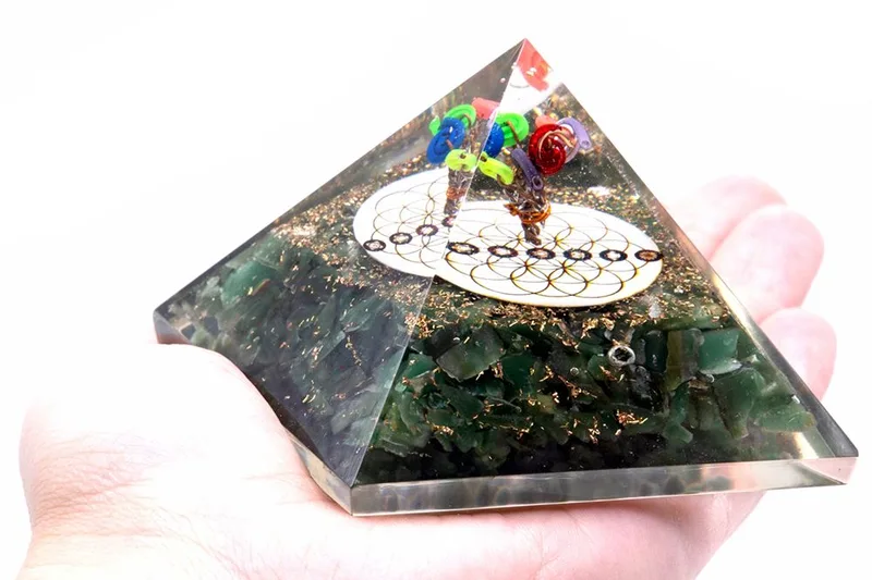 Orgonite Pyramid Verde Acewnturine nd Fiore of Life 70 mm — foto 1