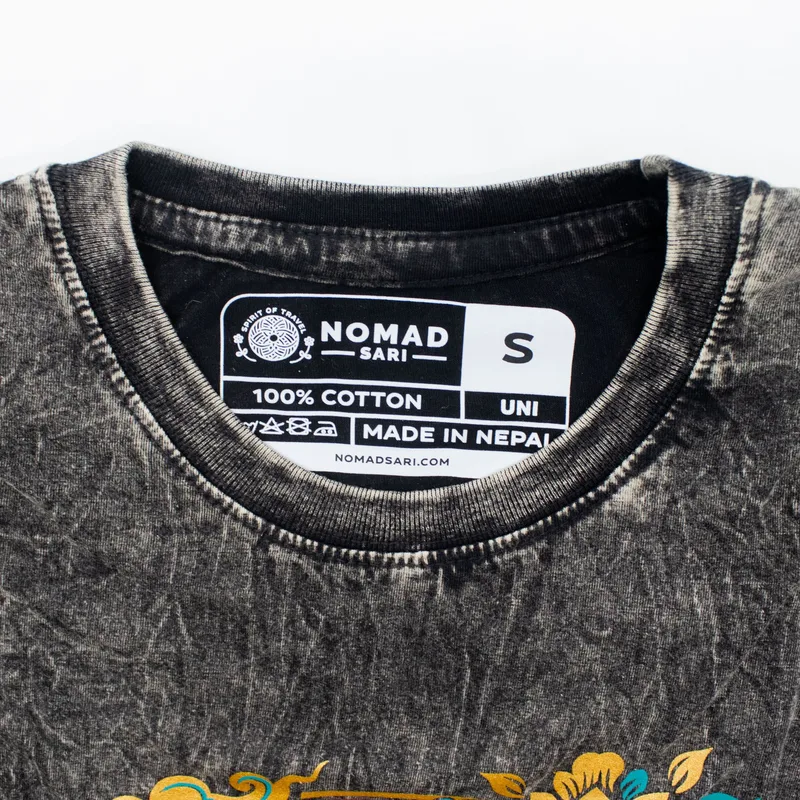Nomad Sari Stonewashed Cotton T-Shirt Compass of Life Charcoal Small — foto 1
