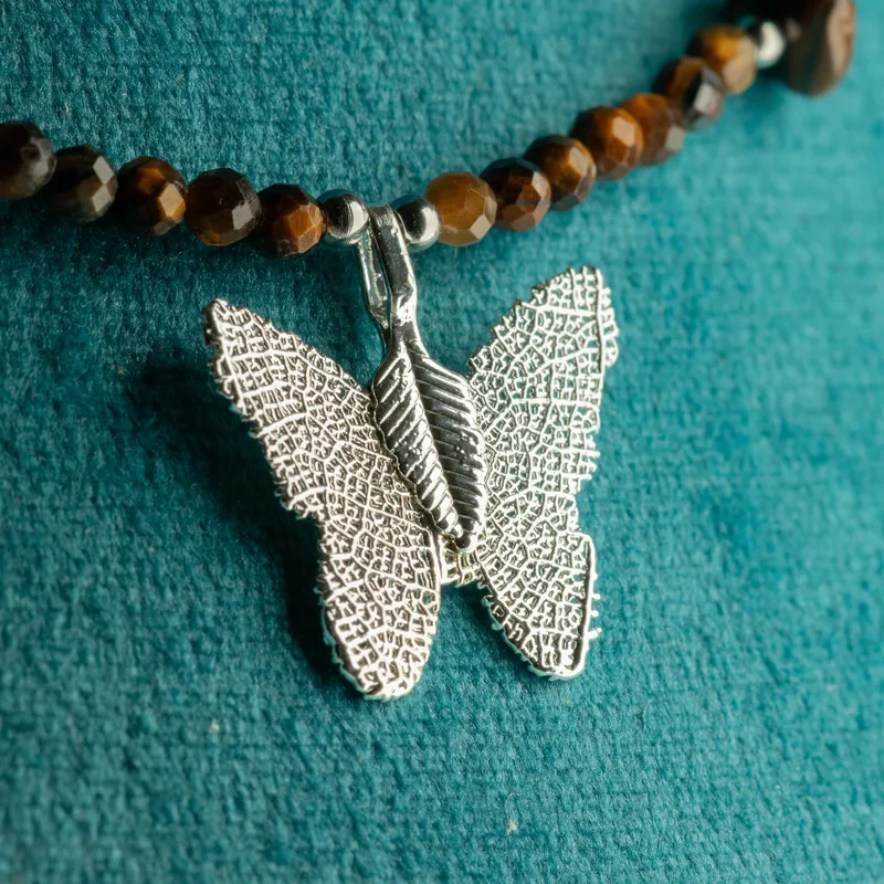 Collana con pietra opale tigre "Nymph" e ciondolo farfalla reale a foglie vere. — foto 5