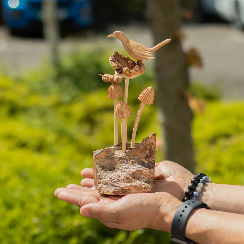 Fatto a mano Parasite Legno Art Carving Bird & Bee on Mushrooms — foto 1