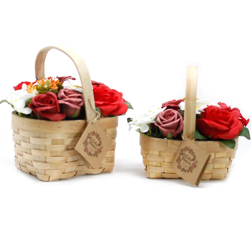 Medium Red Bouquet in Wicker Basket — foto 1