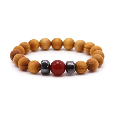 Bracciale in Legno di Cedro Radice con Giada Rossa