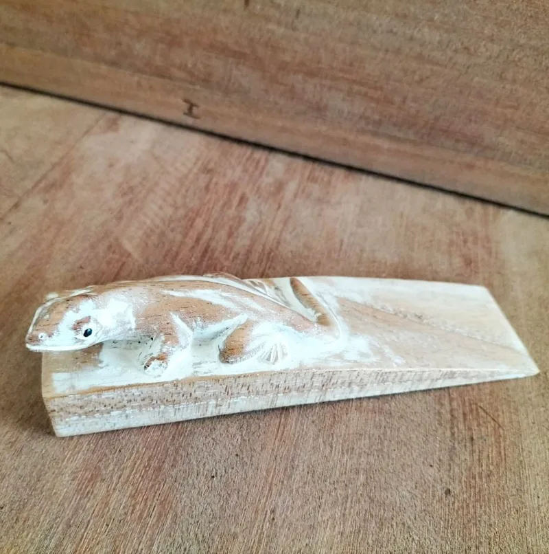 Hand carved Doorstop Gecko — foto 1