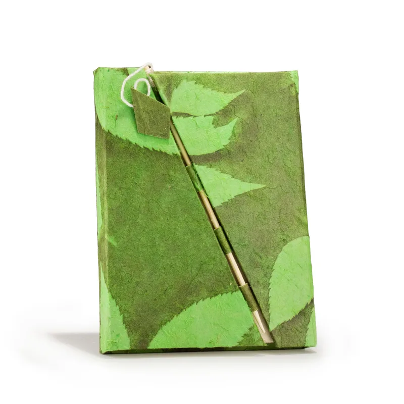 Lokta Bold Floral Bamboo Lock Notebook – Medium (15x12cm) – 45 Leaves – Moss Verde