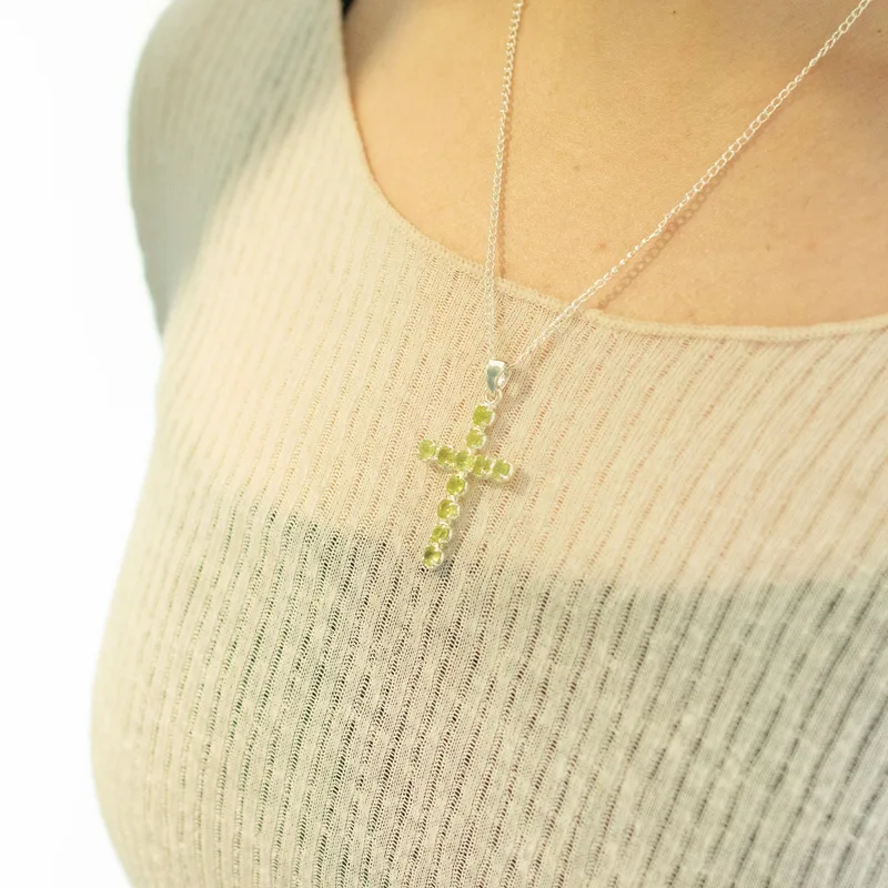 Indian Devotional Pendant Argento Plated Peridot Crucifix