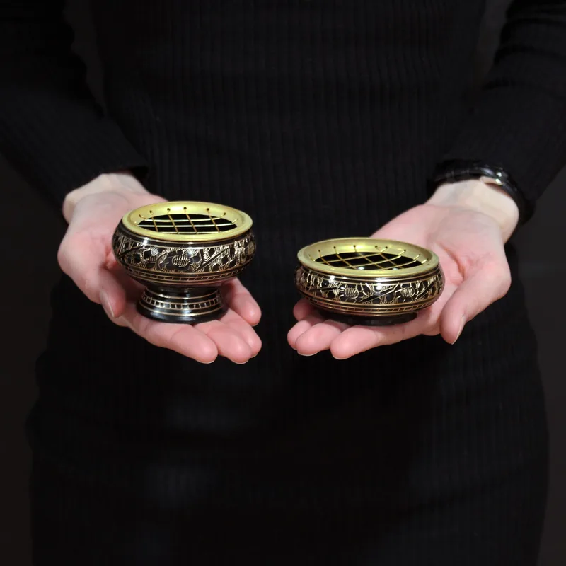 Brass Carved Charcoal Incenso Jar — foto 3