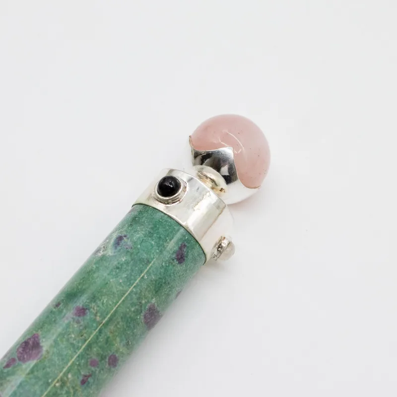 Verdant Heart Wand Ruby Fuchsite Rosa Quartz Crystal Ball top 23cm — foto 5