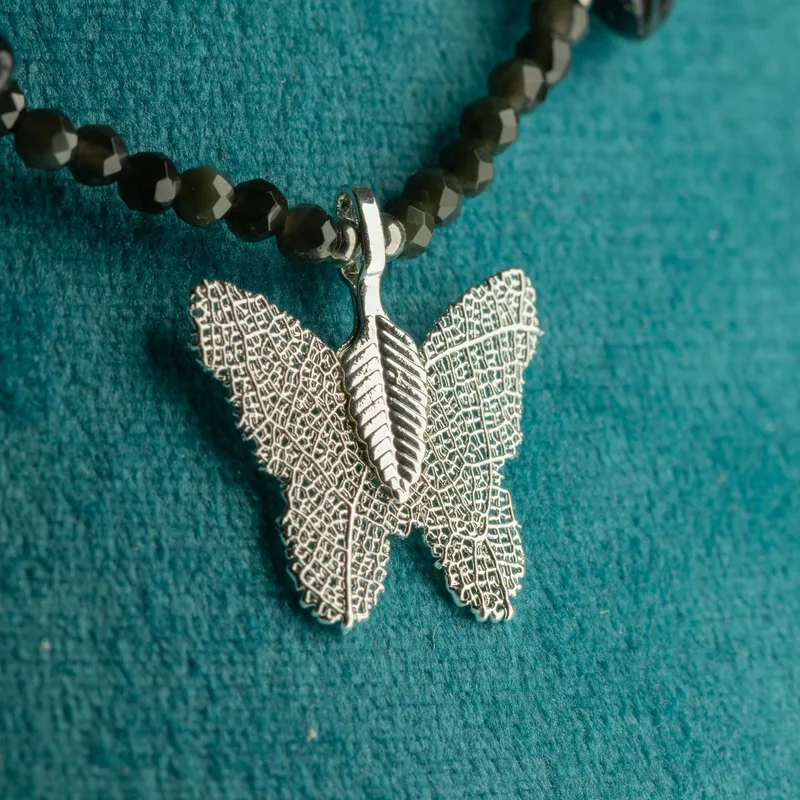 Collo con Pietra Naturale Occhio di Bue Nero "Nymph" con Ciondolo Farfalla Reale a Foglia — foto 4