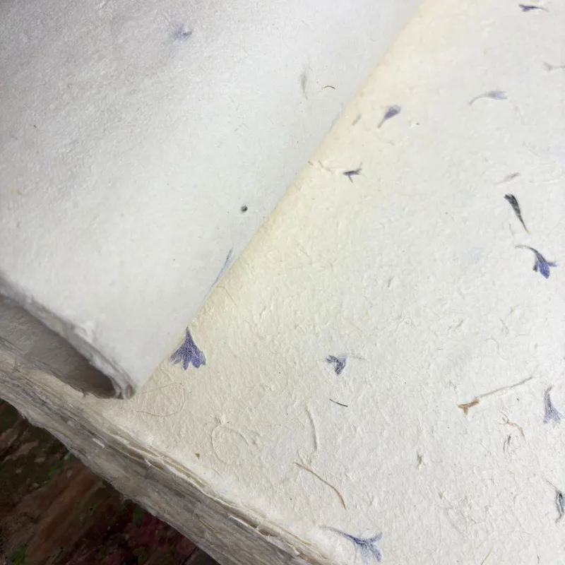 Lokta Craft & Wrapping Paper 51x76cm – Cornflower Petal — foto 4