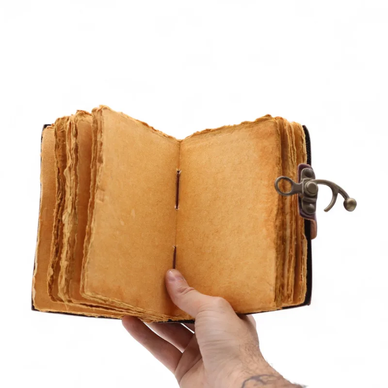 Fat Deckled Leather Notebook – The Book of Untold Stories – 15x10 cm — foto 4